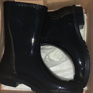 NWT & original box Sienna Black Ugg rain boots!
